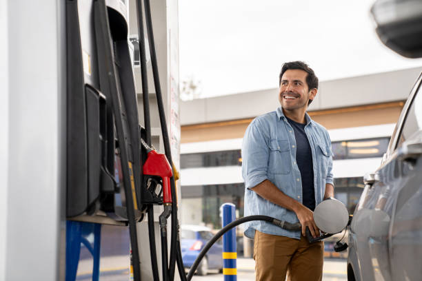 Suben hasta 9 pesos precios de combustibles en RD